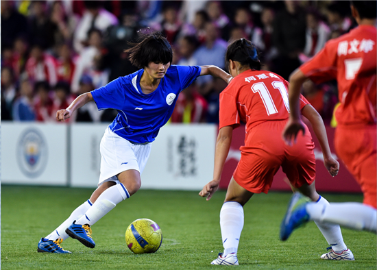 玫瑰之星相约球王 期待未来铿锵绽放