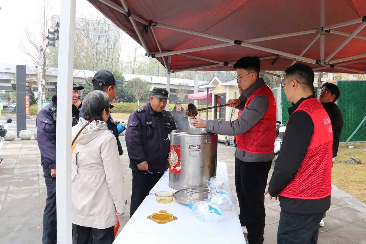 �����ػ� ������ʿ�չ���˽ڡ����Ĺ��ʡ������ܻ